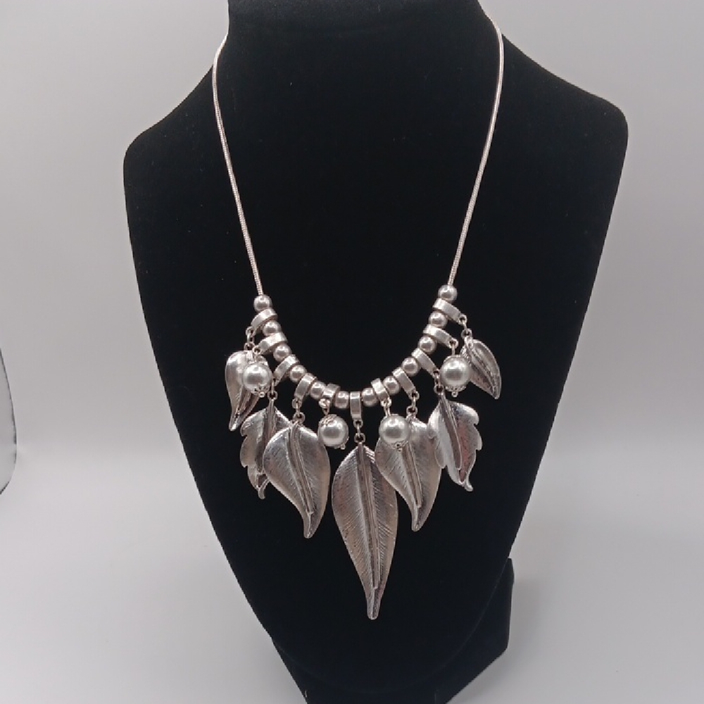 NWT VINTAGE Silver Leaf Drop Statement Necklace - Women Jewelry
